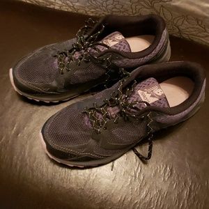 New Balance tennis shoes